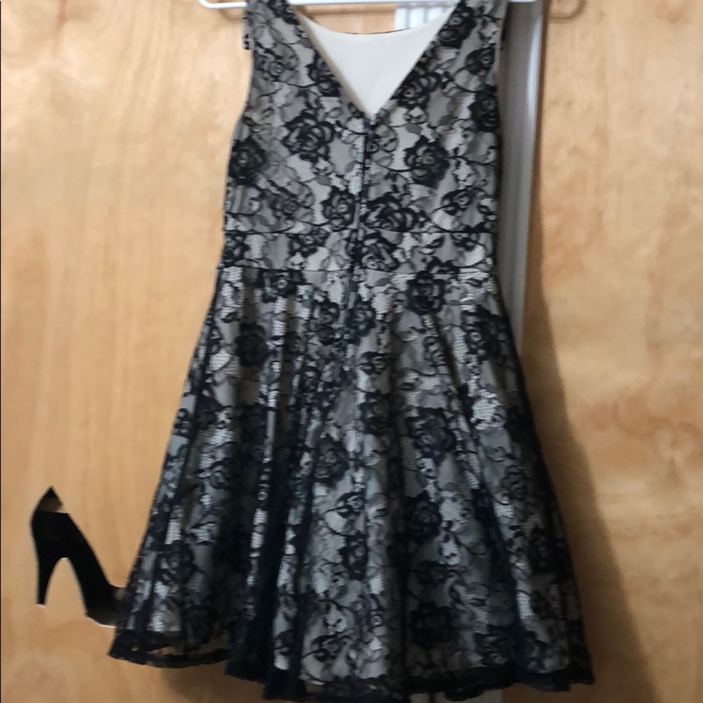 Nice - Picture 3 of 4